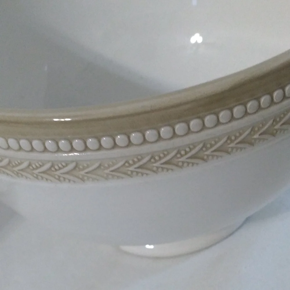 Williams-Sonoma Ivory / Beige Bowl